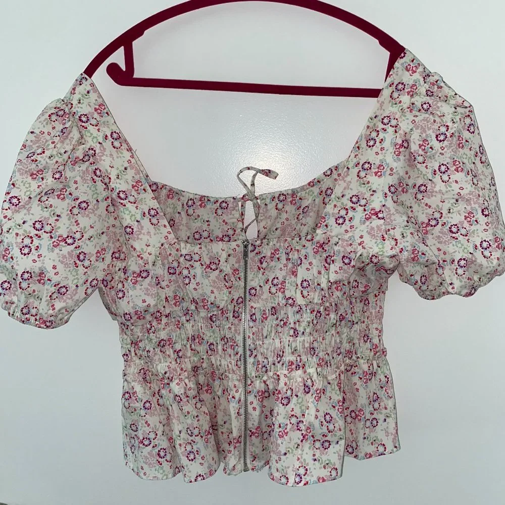 WAYF Spring Top - Picture 2 of 2